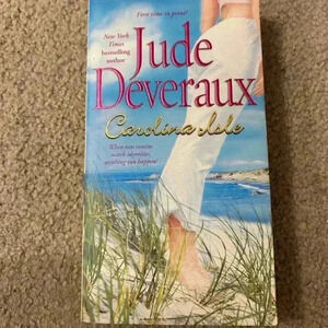 Carolina Isle by Jude Deveraux softback book